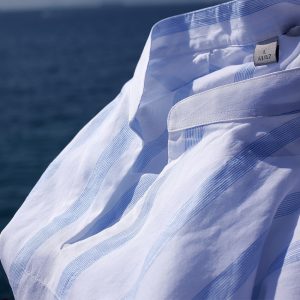 Ευκολοφόρετο ριγέ πουκάμισο από ύφασμα άριστης ποιότητας που σε κρατάει δροσερό και άνετο